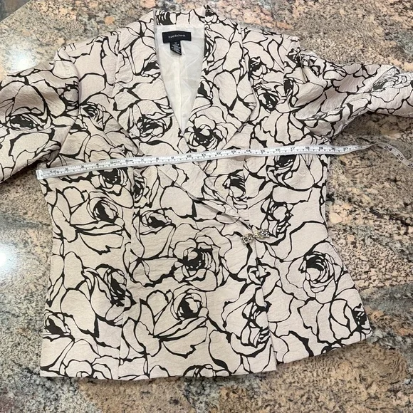 R&M Richards Black and Cream Floral Blazer - Picture 6 of 6